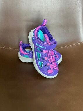 NIB Girls Merrell sandals, size 11